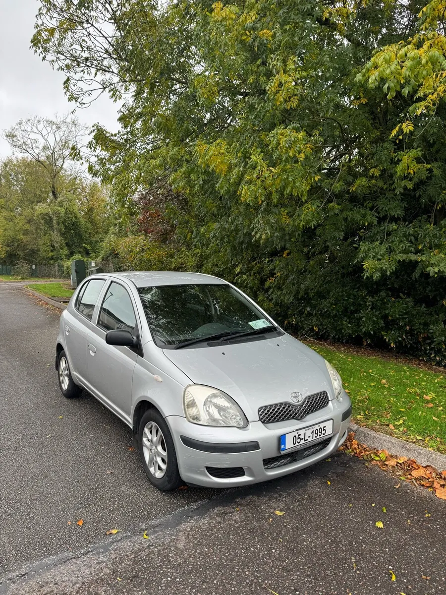 2005 Toyota Yaris 1.0l low km’s and long NCT 08/26 - Image 1