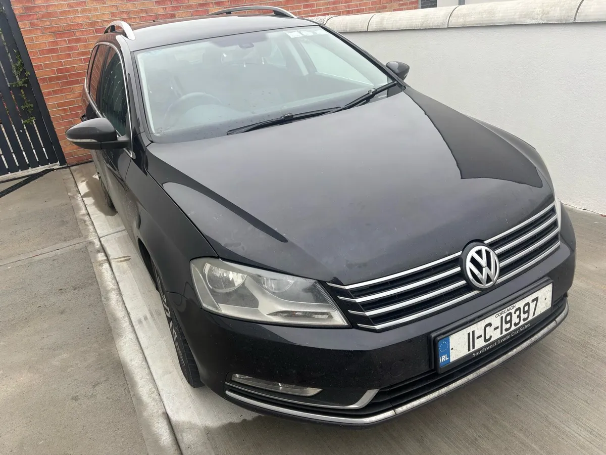2011 Volkswagen Passat estate - Image 1