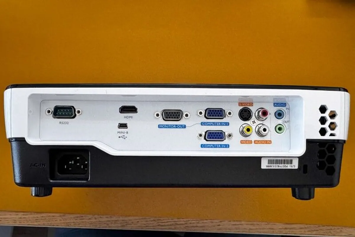 BenQ TH681+ DLP Projector - Image 3