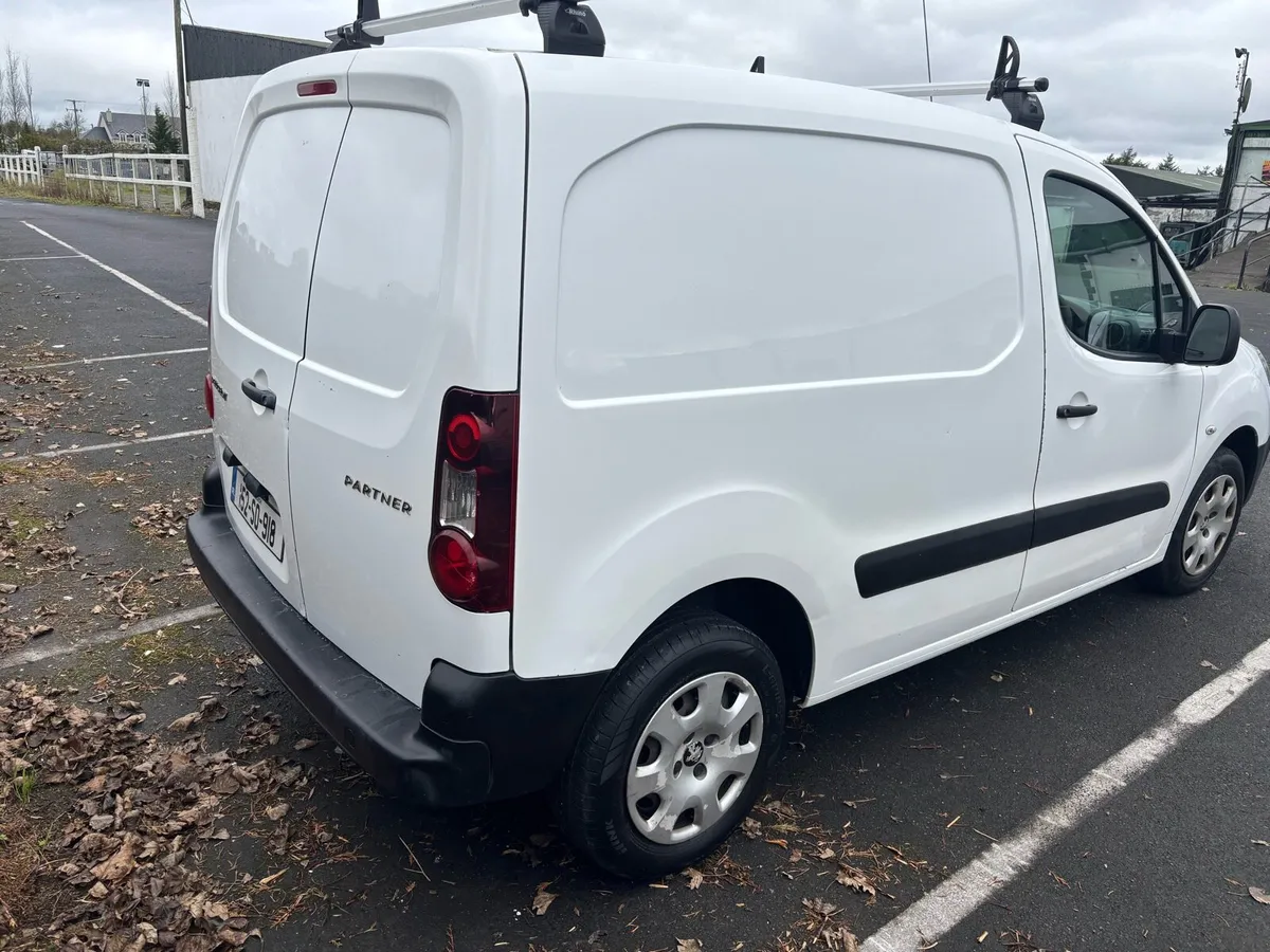 Van - Image 4