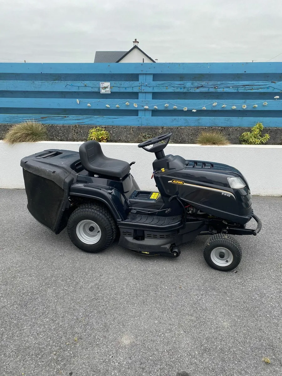 Ride on Lawnmower Mower for sale - Image 1