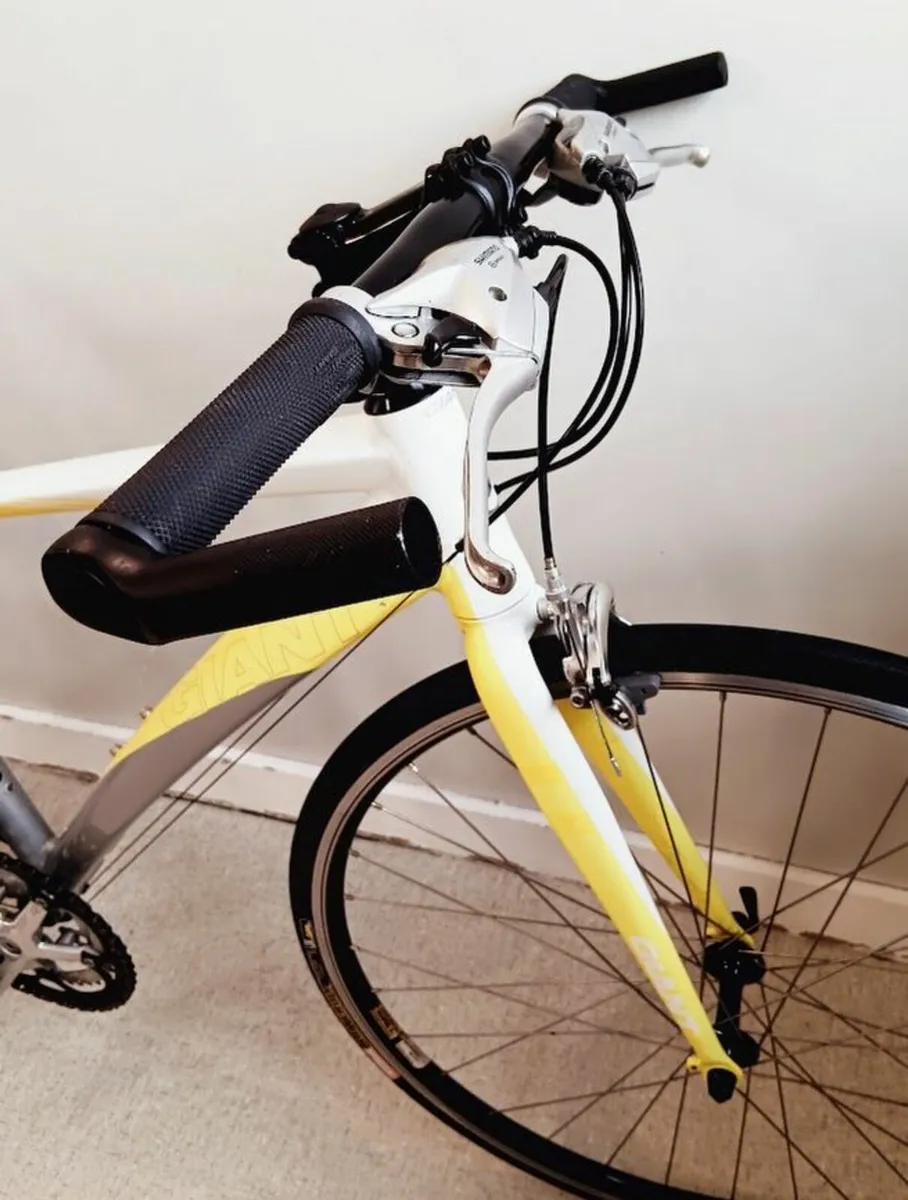 Ladies giant dash bike in perfect condition - Image 2