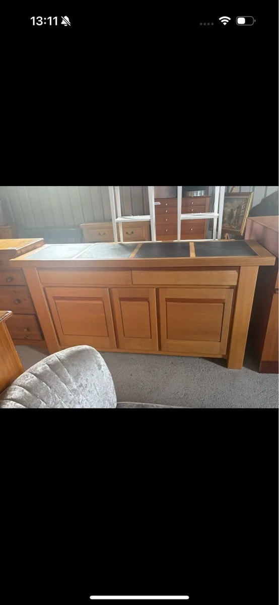 Large oak sideboard - Image 1