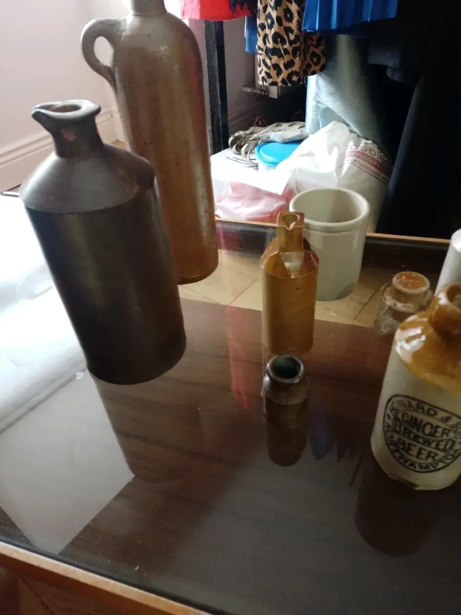 Old pub bottles and jars - Image 3