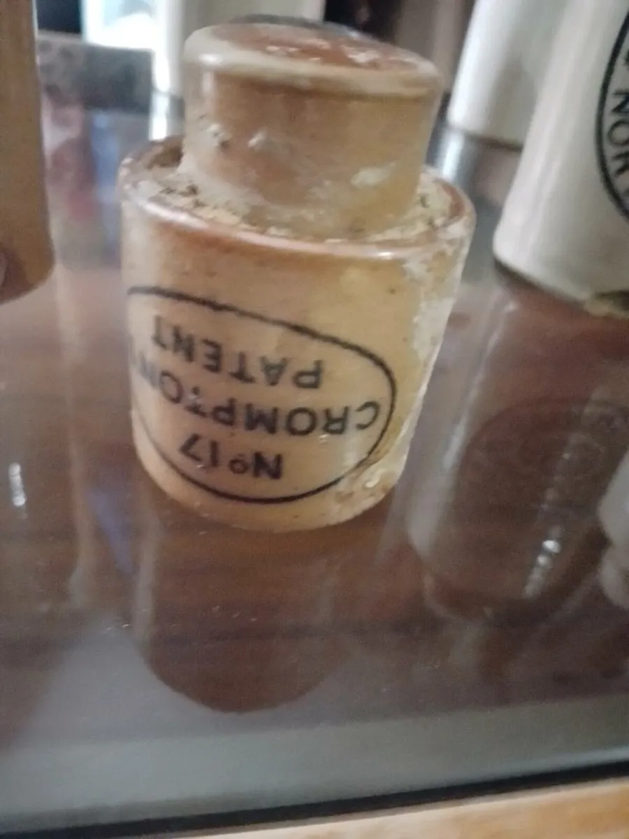 Old pub bottles and jars - Image 4