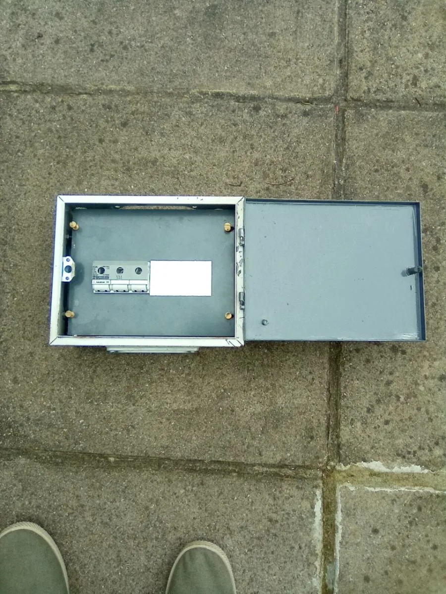 63 AMP. 3 PHASE SWITCH FUSE AND ENCLOSURE - Image 2