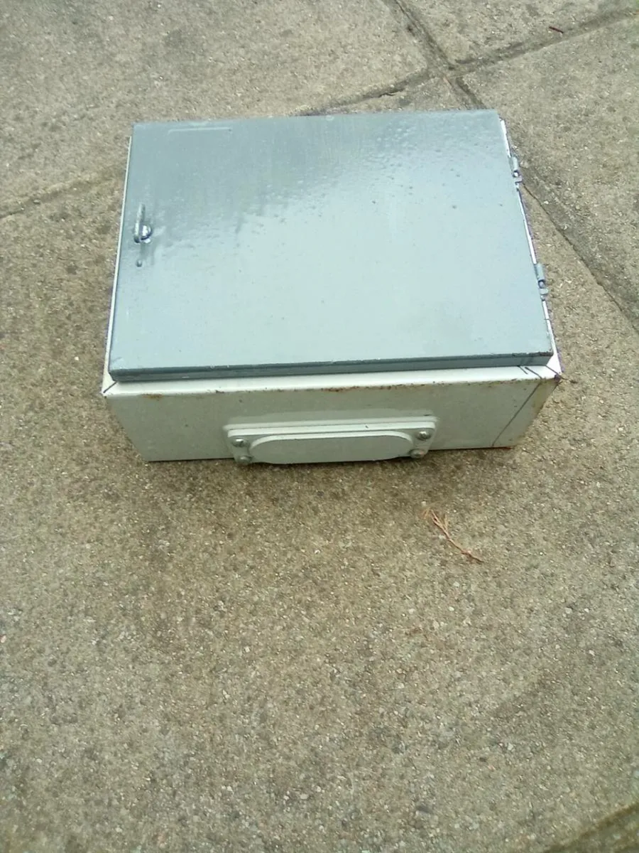 63 AMP. 3 PHASE SWITCH FUSE AND ENCLOSURE - Image 4