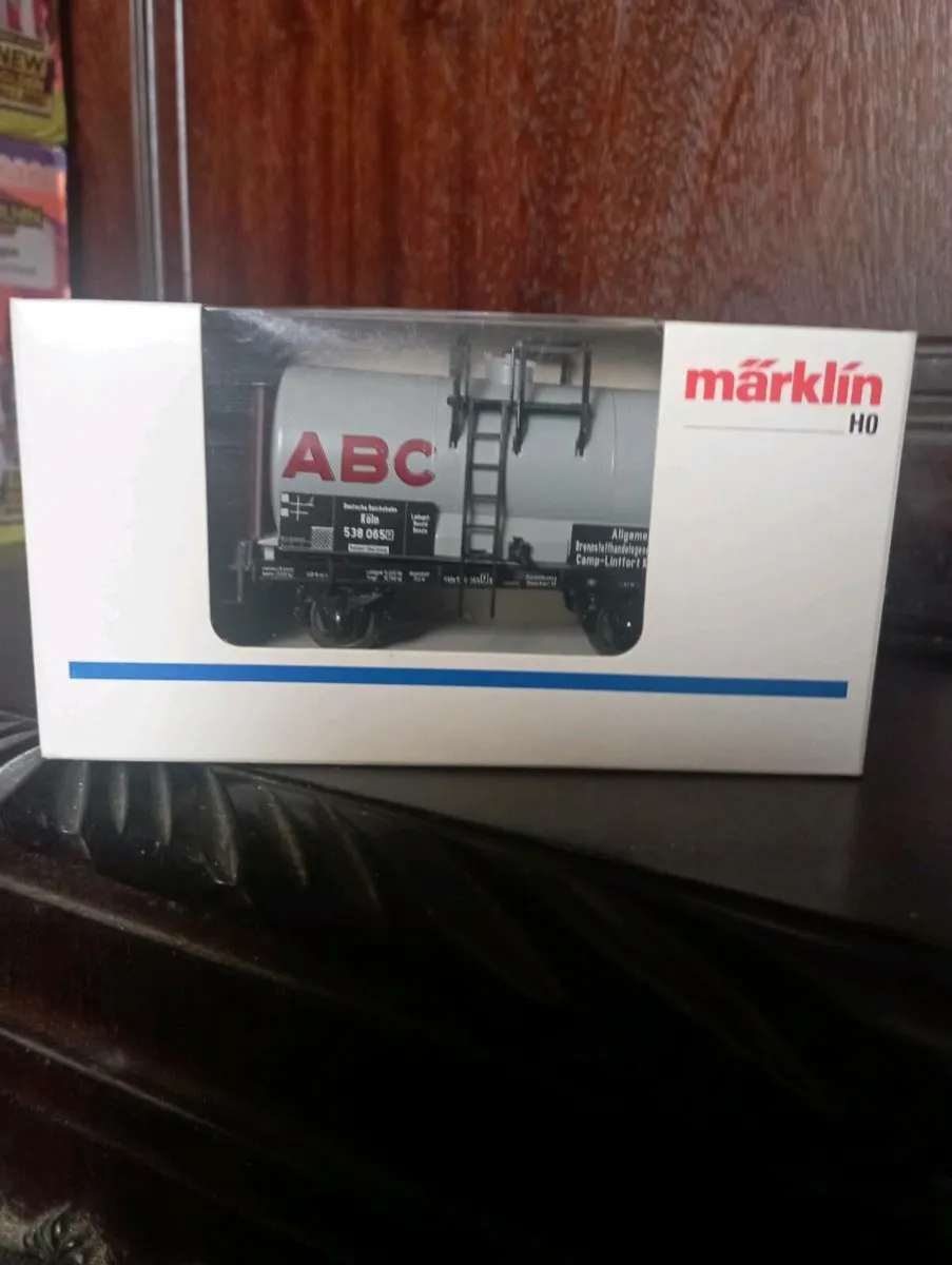 GERMAN MARKLIN  LOCOMOTIVE WAGGONS 1-87  HO MODLES - Image 2