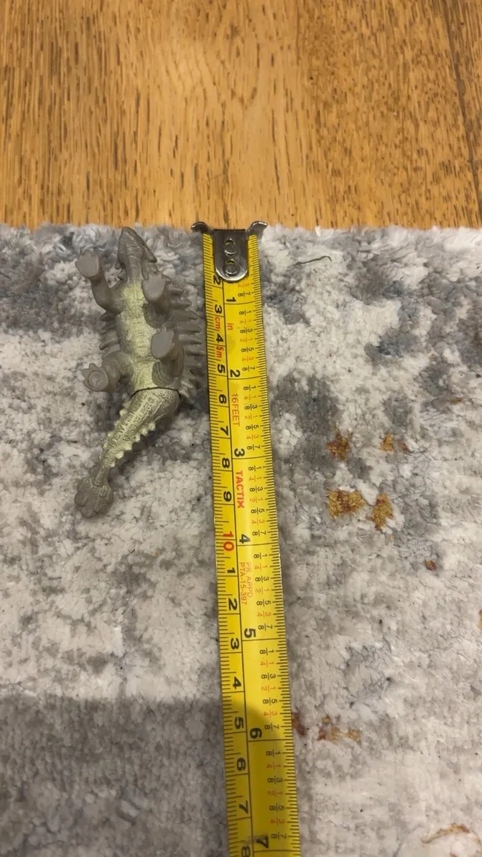 Dinosaur Figures Lot 4 - Image 1