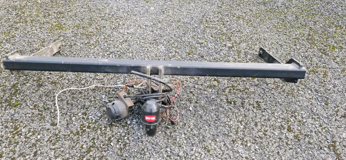 Towbar. Hitch. Passat. - Image 1