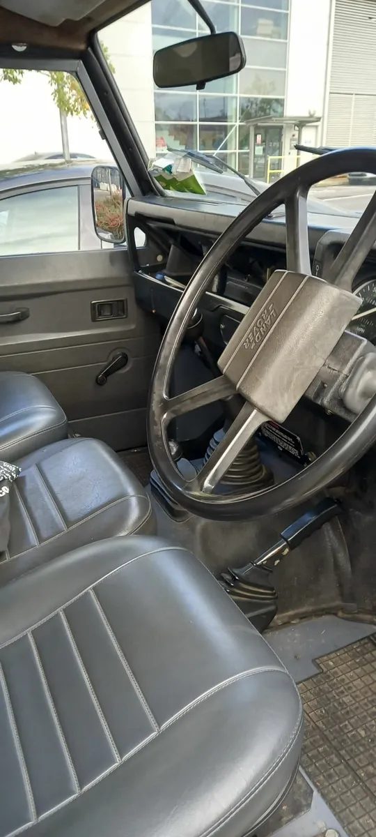 Land Rover Defender 1995 - Image 4