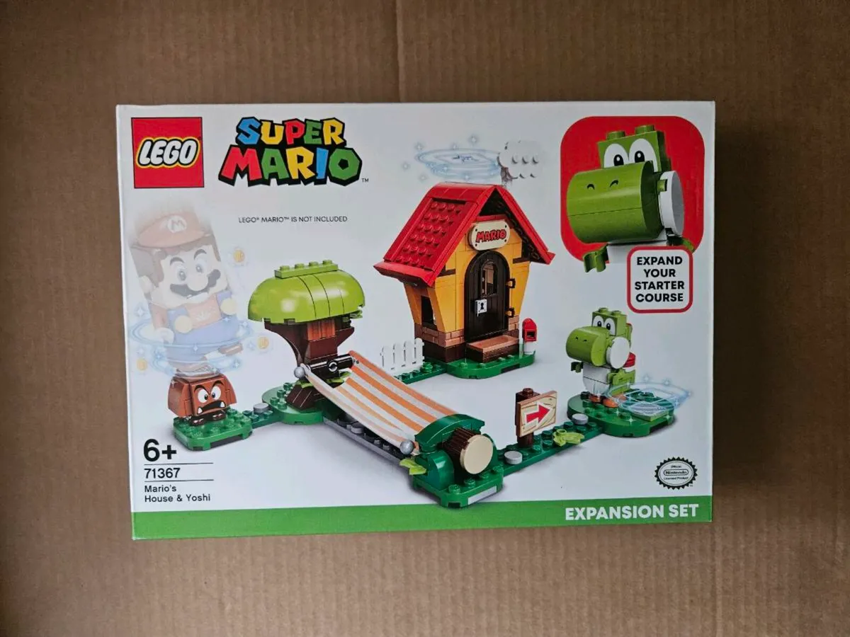 Lego Mario's house and Yoshi 71367 super mario