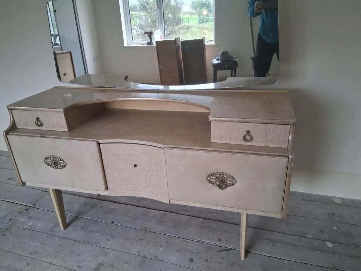 Art Deco dressing table - Image 1