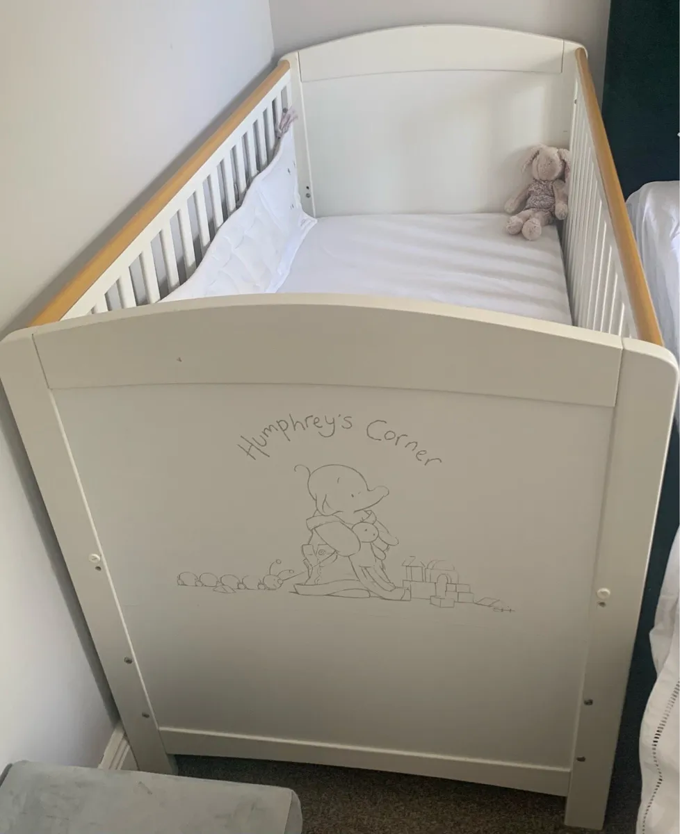 Baby cot Humphrey’s corner