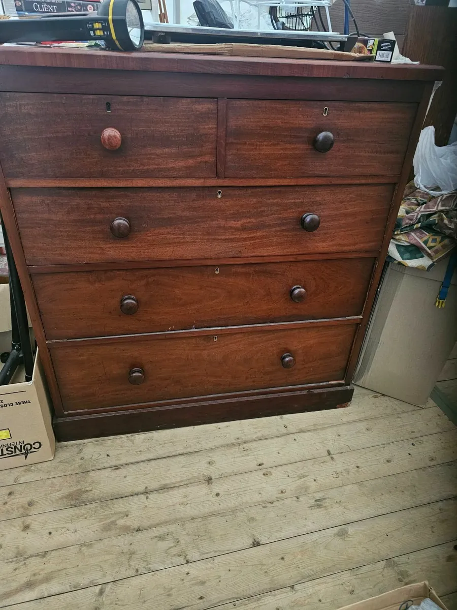 Antique mahogany chest of drawers