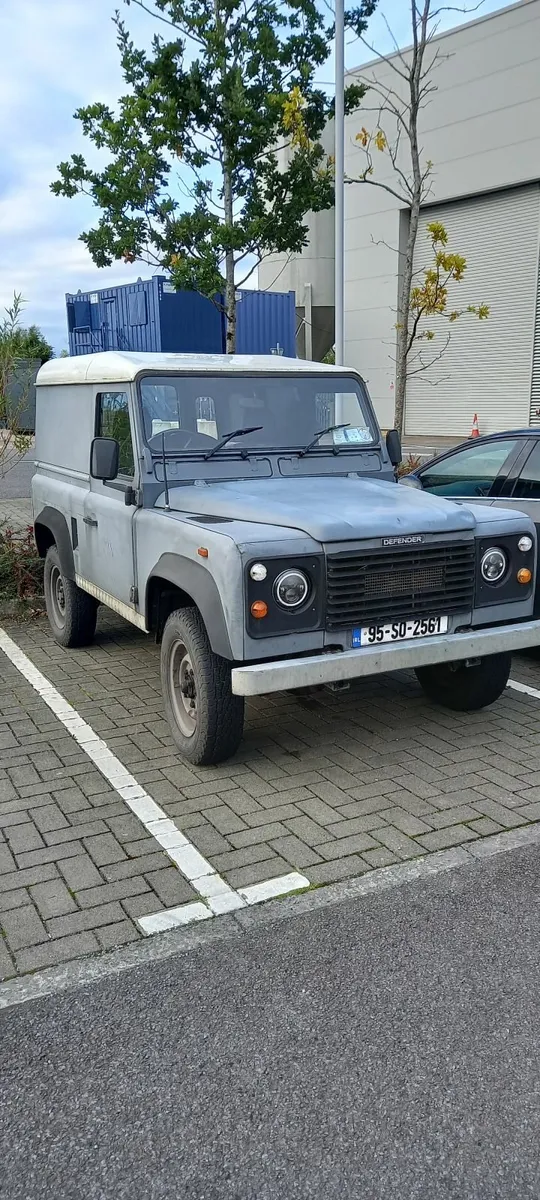 Land Rover Defender 1995 - Image 1