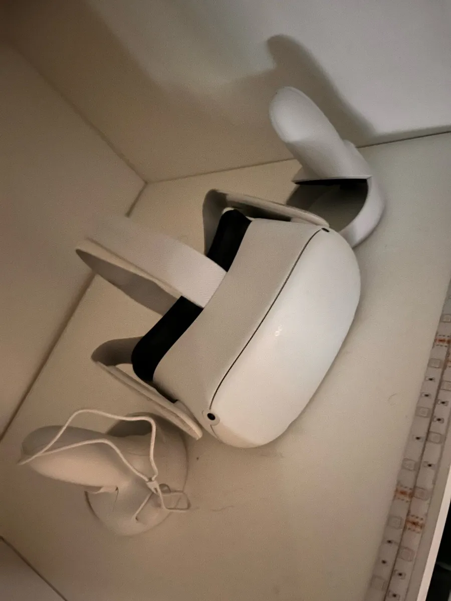 Oculus quest 2 - Image 1