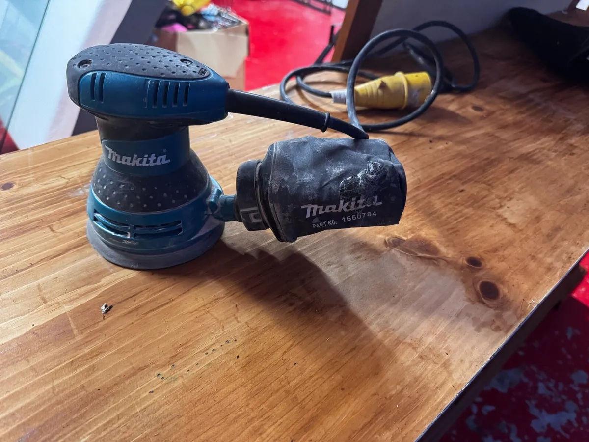 Bosch sander 110v - Image 1