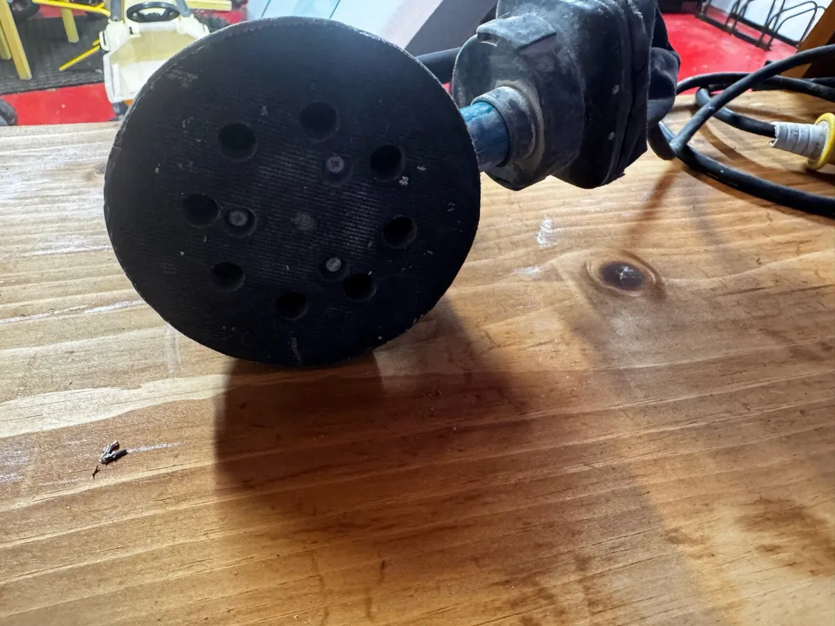 Bosch sander 110v - Image 2