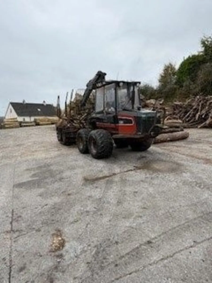 Valmet 820 Timber Forwarder - Image 1
