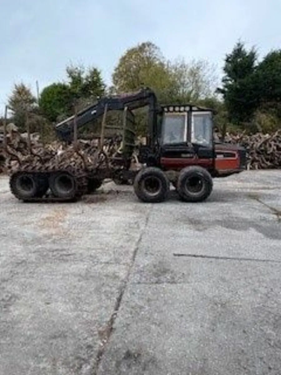 Valmet 820 Timber Forwarder - Image 2