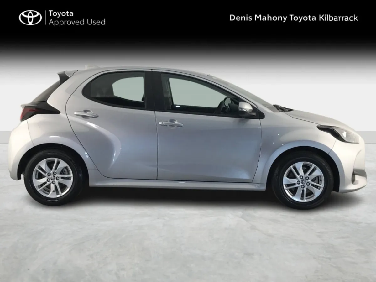 Toyota Yaris HYBRID LUNA 3 YEARS FREE SERVICING - Image 3