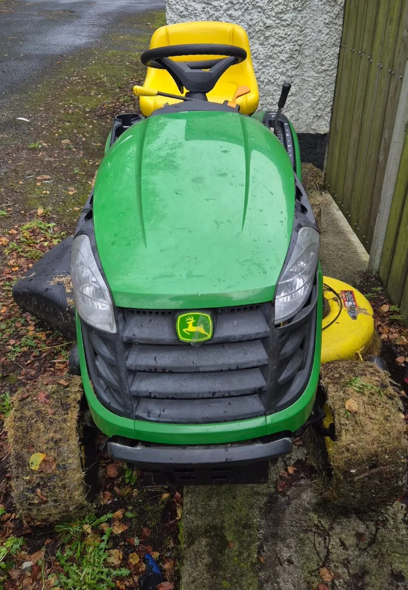 John Deere Ride On Lawnmower - Image 4