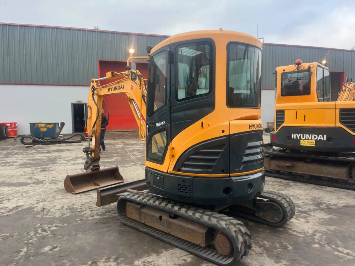 2014 Hyundai R27Z-9 - Image 3