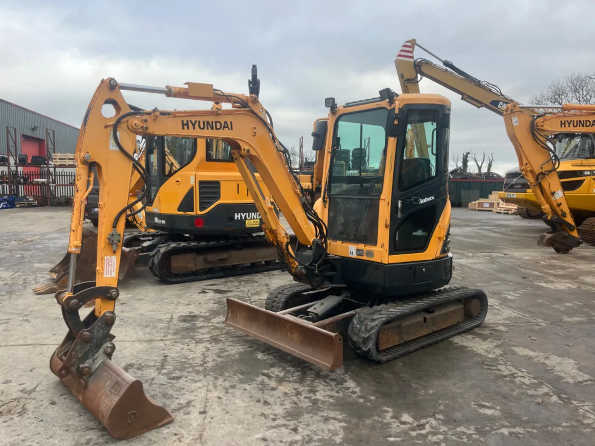 2014 Hyundai R27Z-9 - Image 2