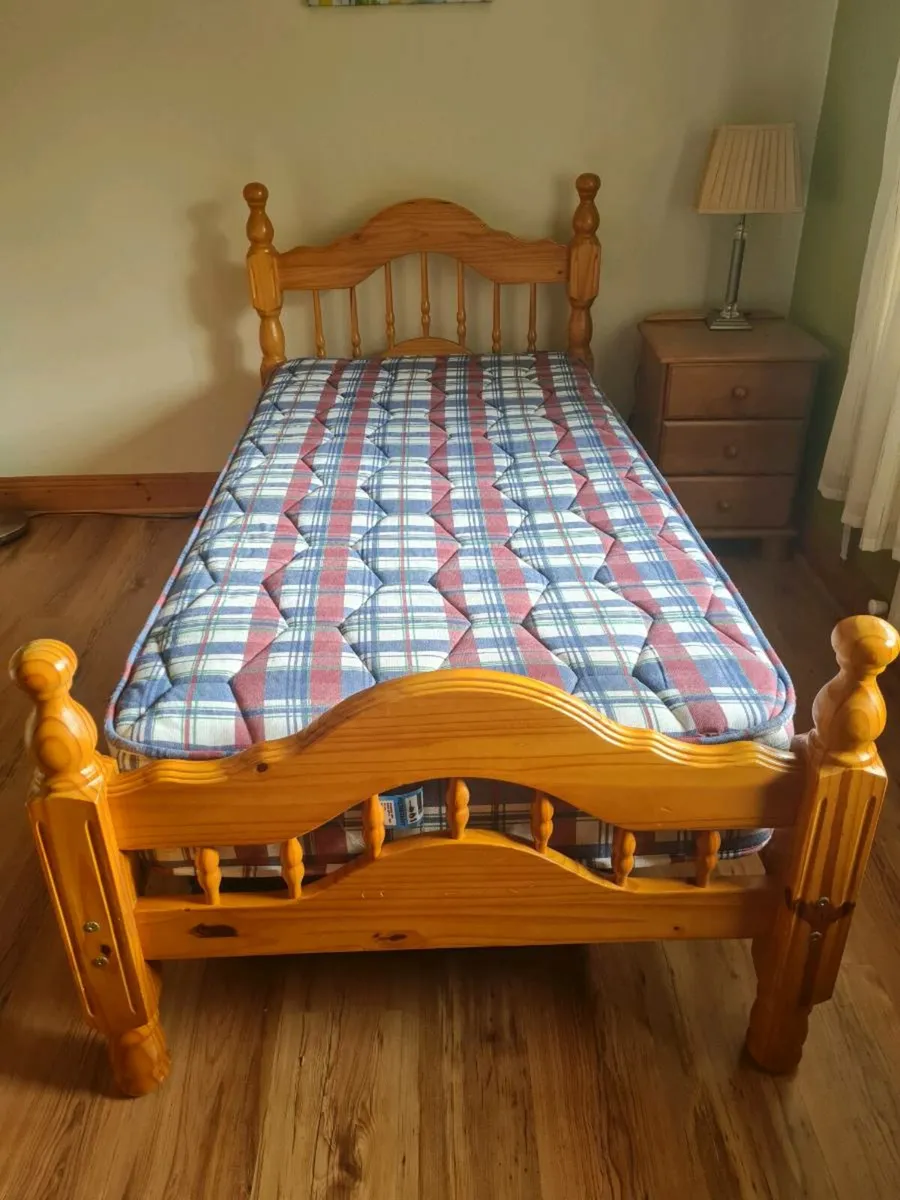 Solid pine single bed and mattress - Image 2