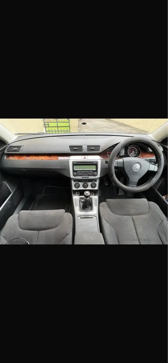 Volkswagen Passat B6 2.0L - Image 2