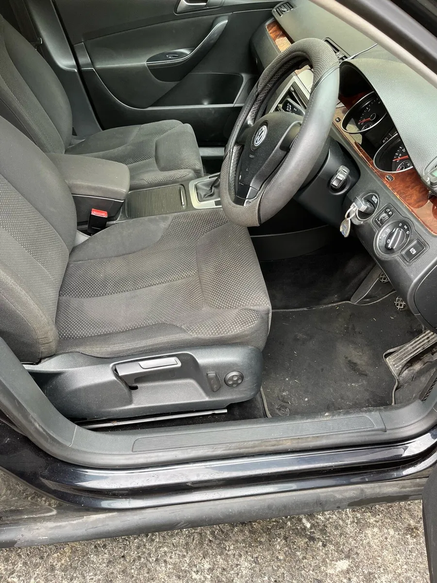 Volkswagen Passat B6 2.0L - Image 3