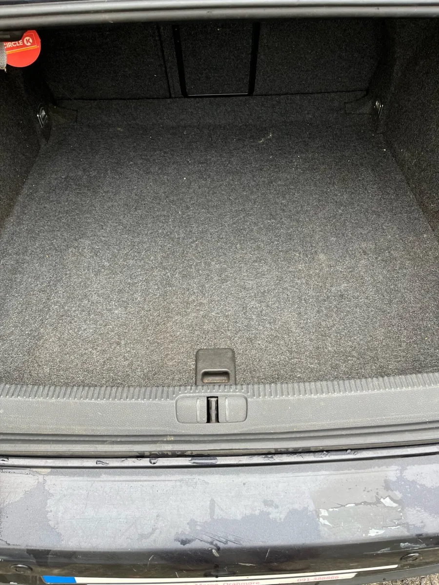 Volkswagen Passat B6 2.0L - Image 4