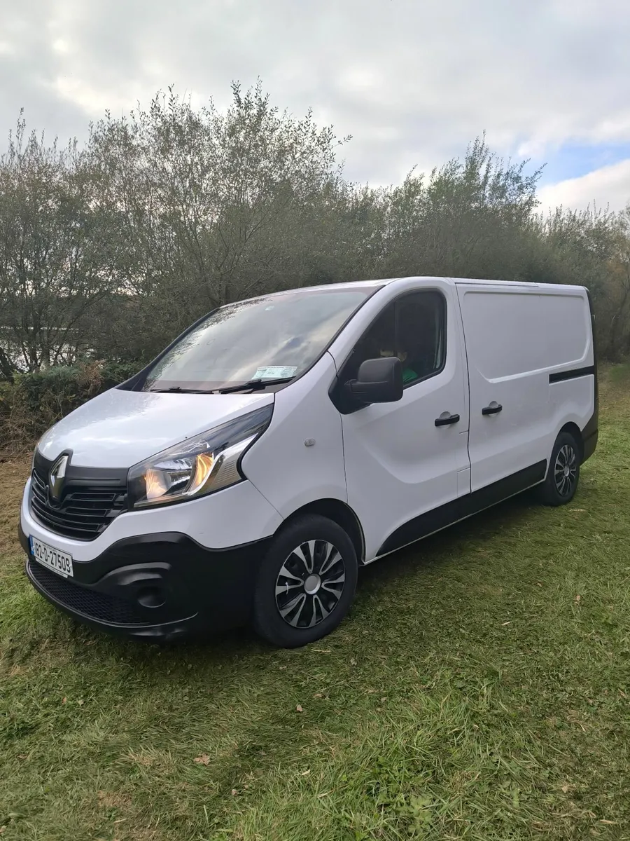 **Renault Trafic 2018** - Image 1