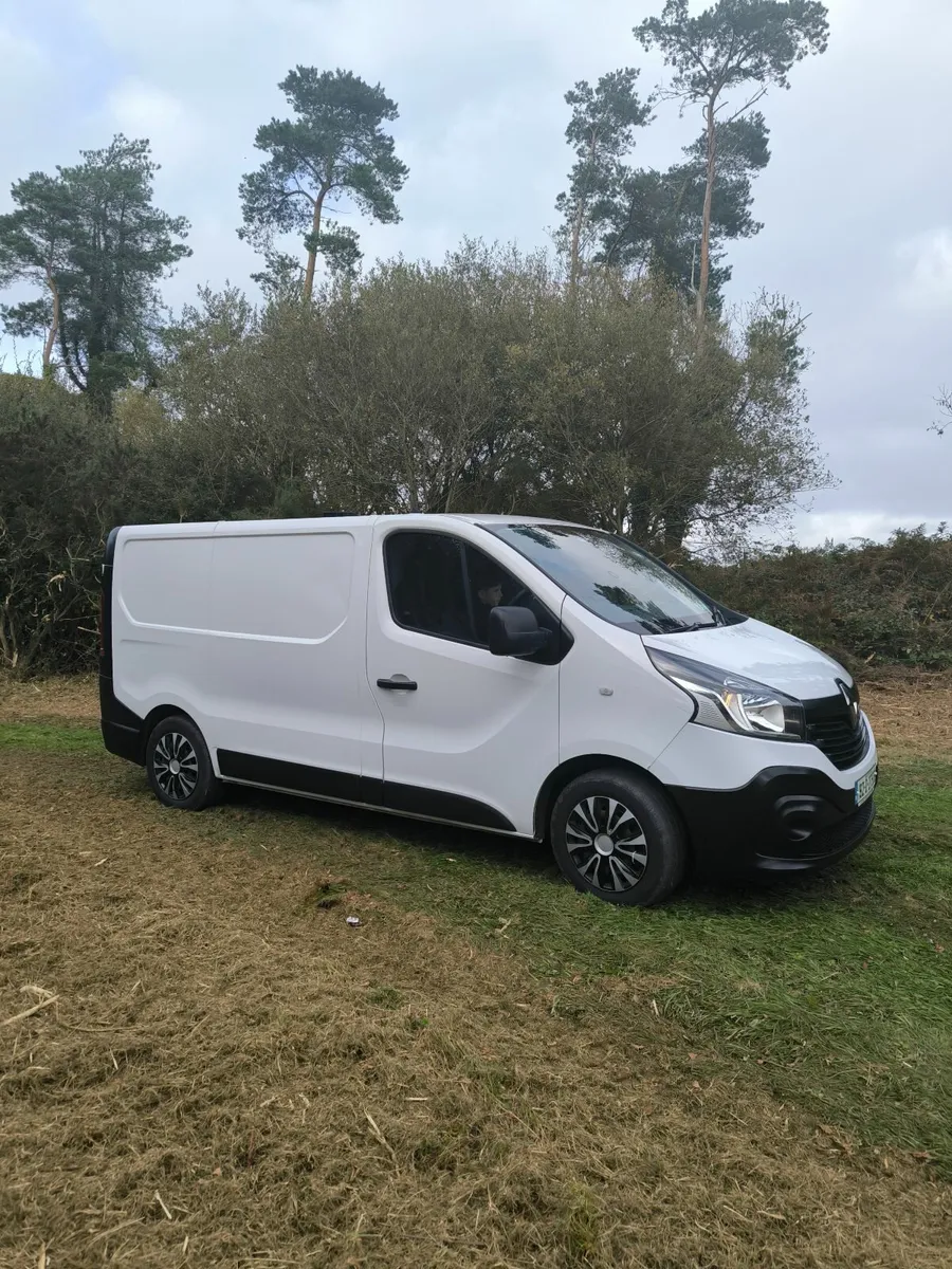 **Renault Trafic 2018** - Image 3