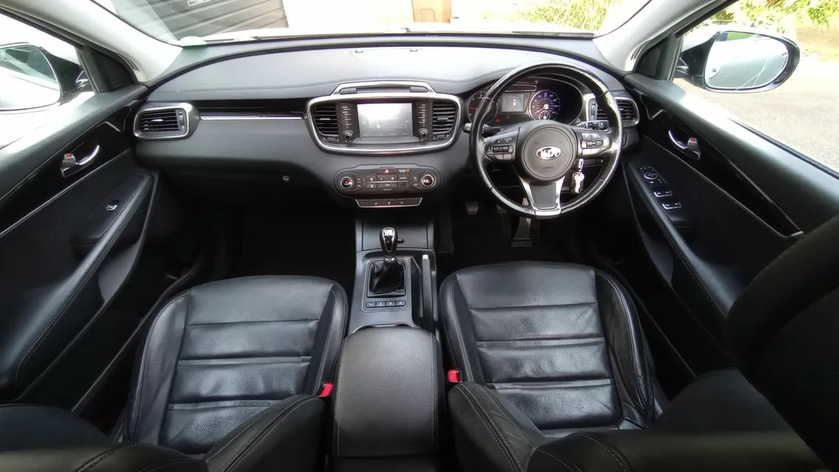Kia Sorento 2017 2.2 Diesel AWD 7 seater - Image 4