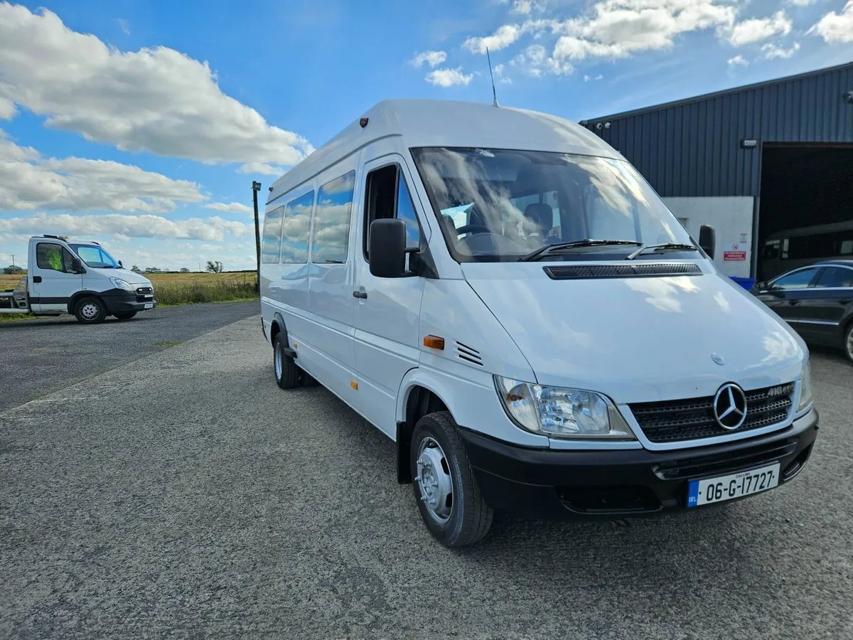 Mercedes-Benz Sprinter 2006 wheelchair lift - Image 2