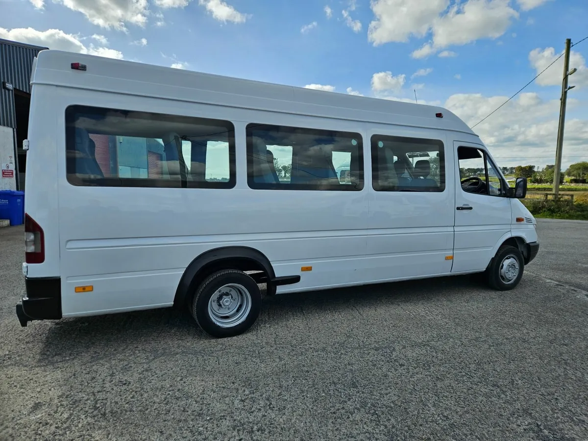 Mercedes-Benz Sprinter 2006 wheelchair lift - Image 3
