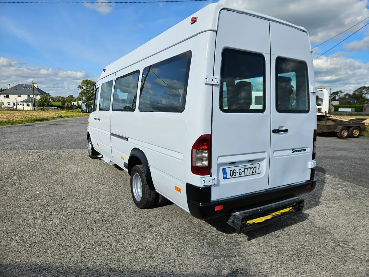 Mercedes-Benz Sprinter 2006 wheelchair lift - Image 4