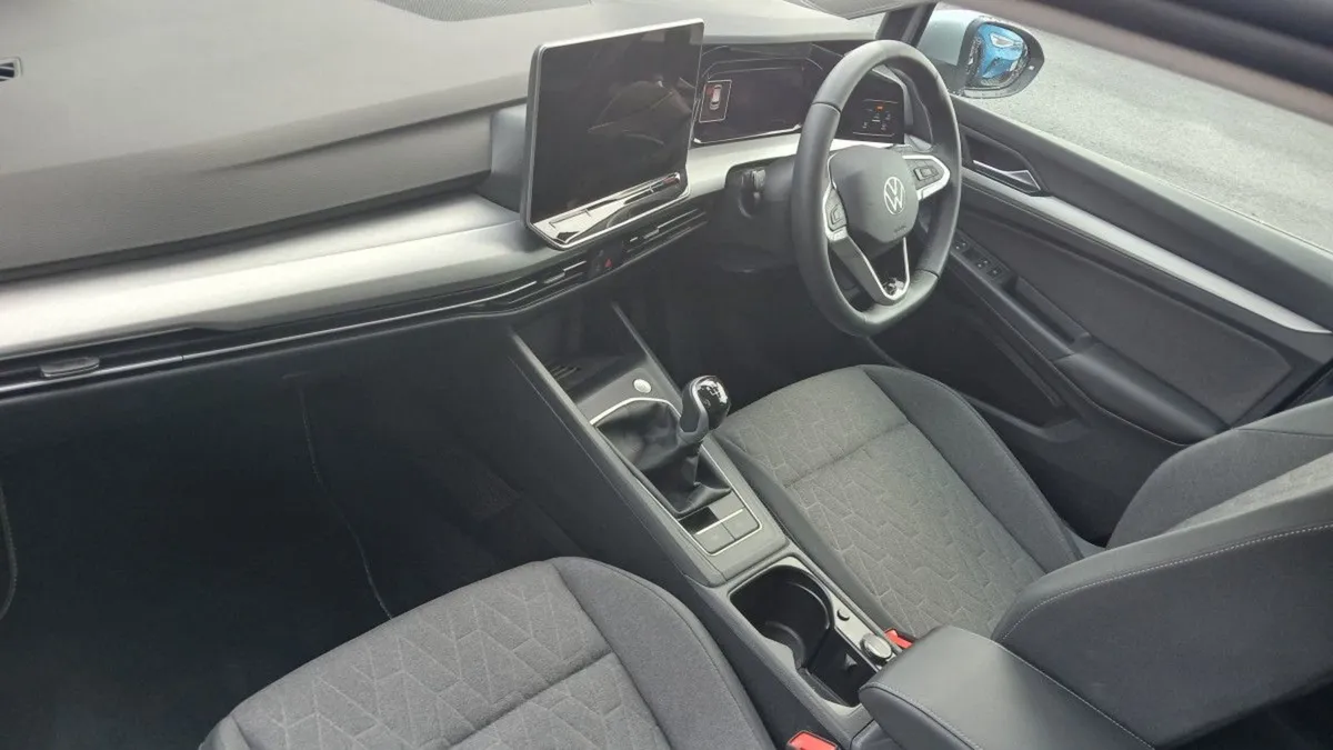 Volkswagen Golf Edition 75 2.0 TDI 116HP  park As - Image 3