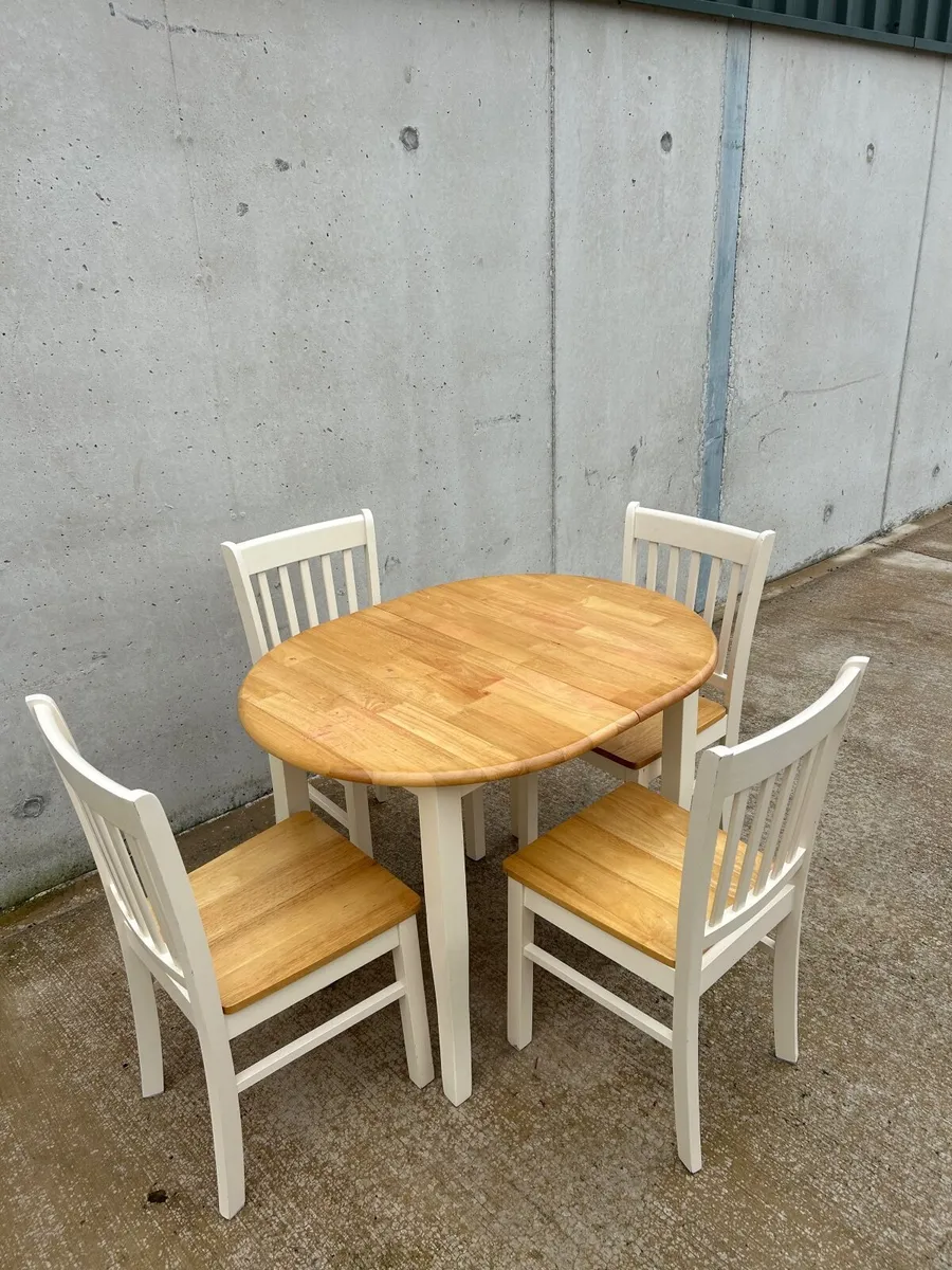 Table and chair set - Image 1