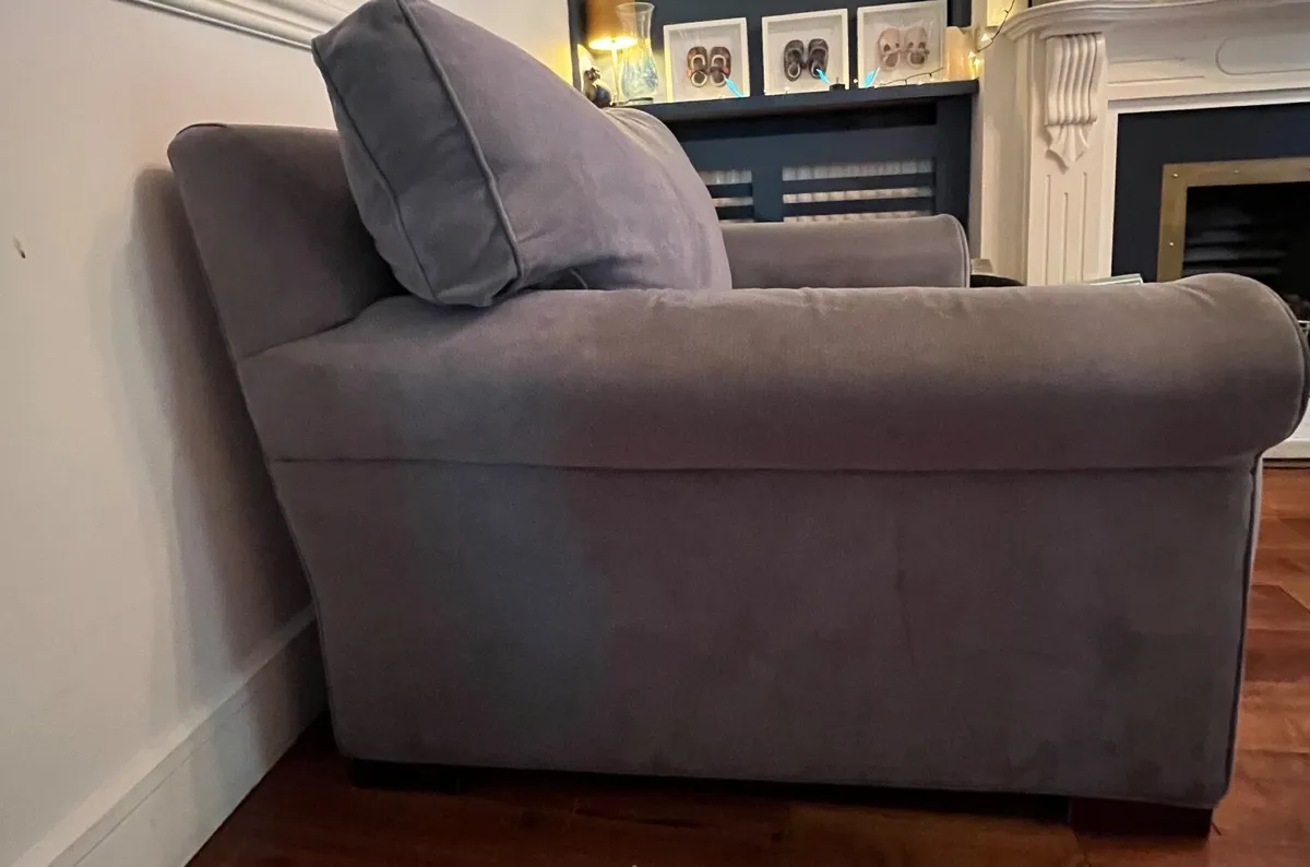 Cuddle chair / large armchair - Image 2