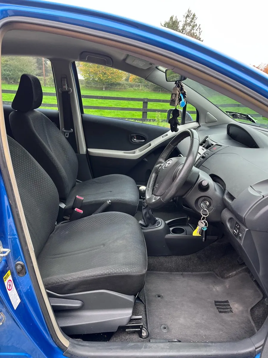 2010 Toyota Yaris - Image 4