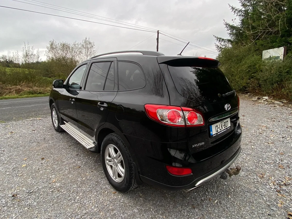 2012 Hyundai Santa Fe Dsl 7 Seater - Image 4