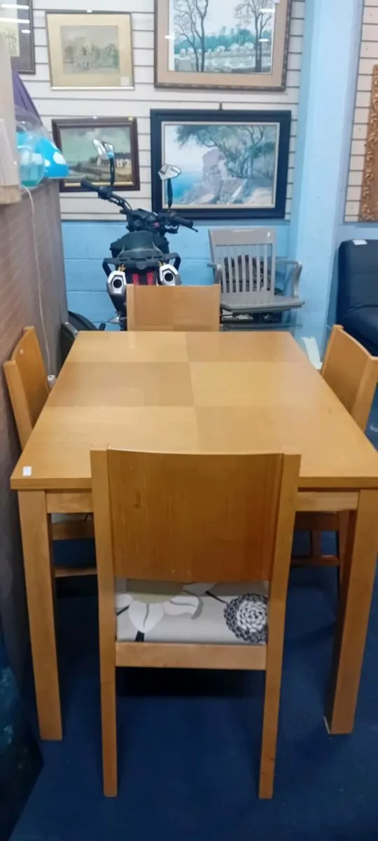 Modern Four Seat Dining Set