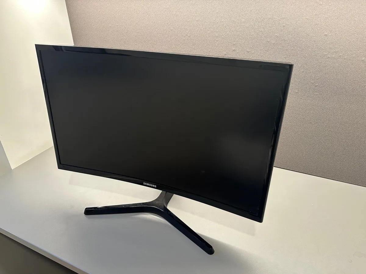 Curved Monitor Samsung - Image 1