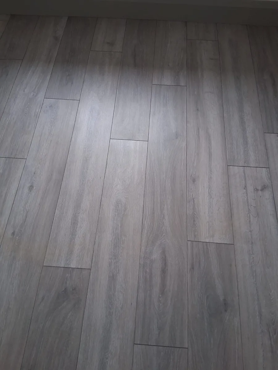18 metre square of 12mm Rockford Oak LaminateFloor - Image 2
