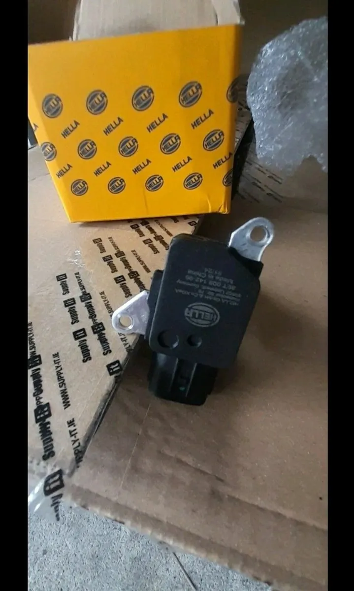 HELLA 8ET 009 142-961 Mass air flow sensor without - Image 2