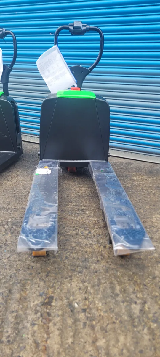 Fully Electric pallet truck - Image 4