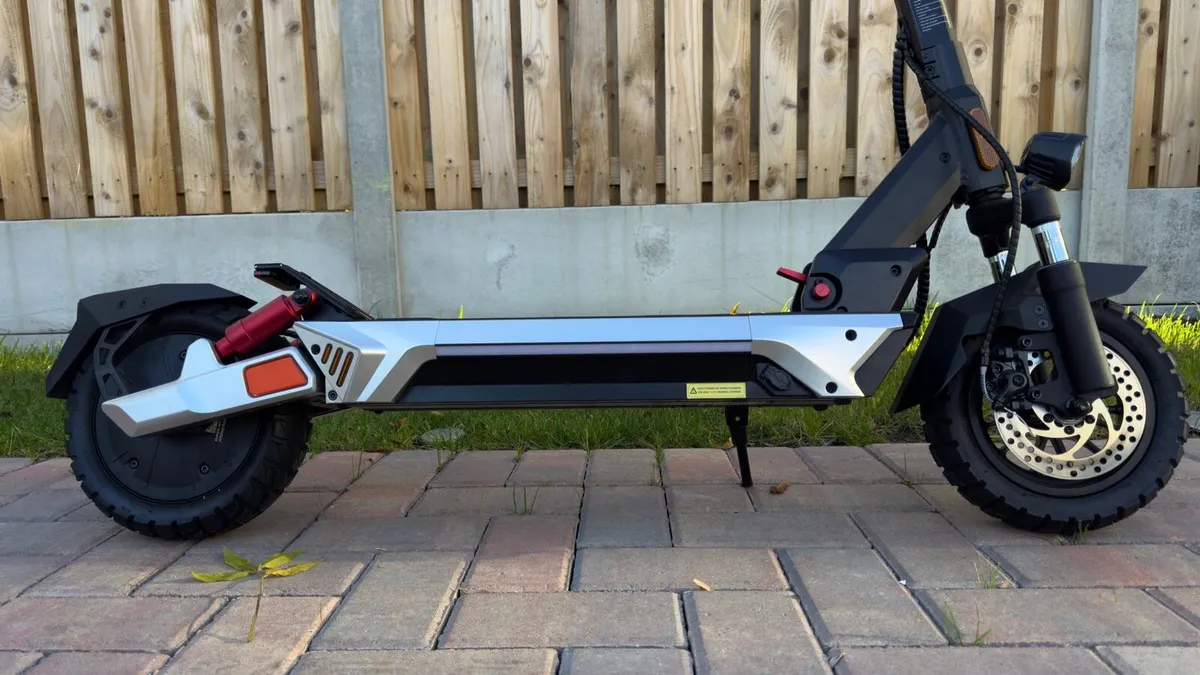 Kukirin M4 Max e-scooter (USED ONCE FOR REVIEW) - Image 1
